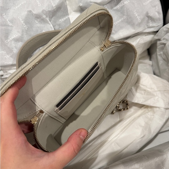 Chanel light grey handle clutch bag with chain - Picture 8 of 10